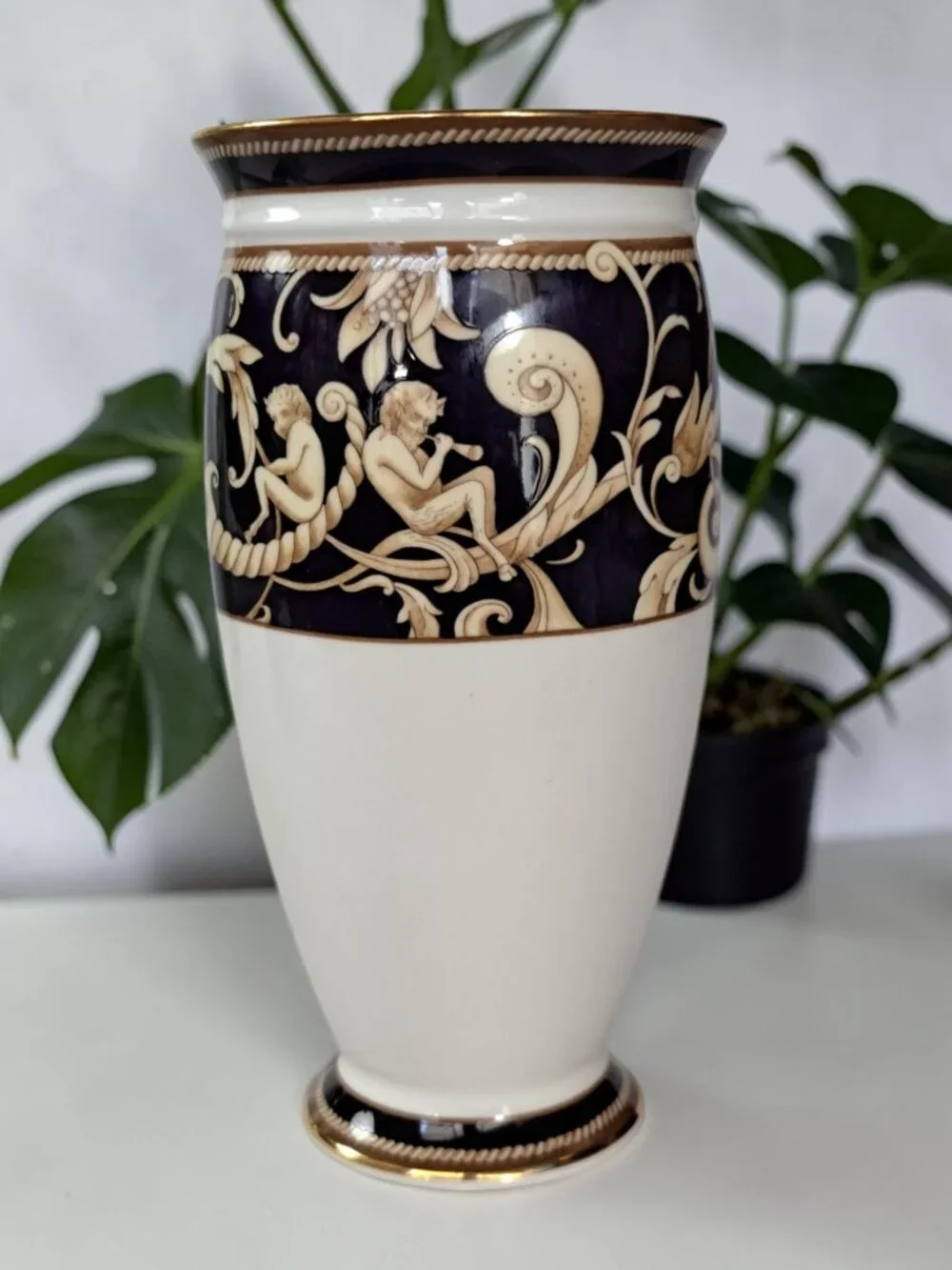 Wedgwood Cornucopia Elizabethan Vase Art Pottery 6